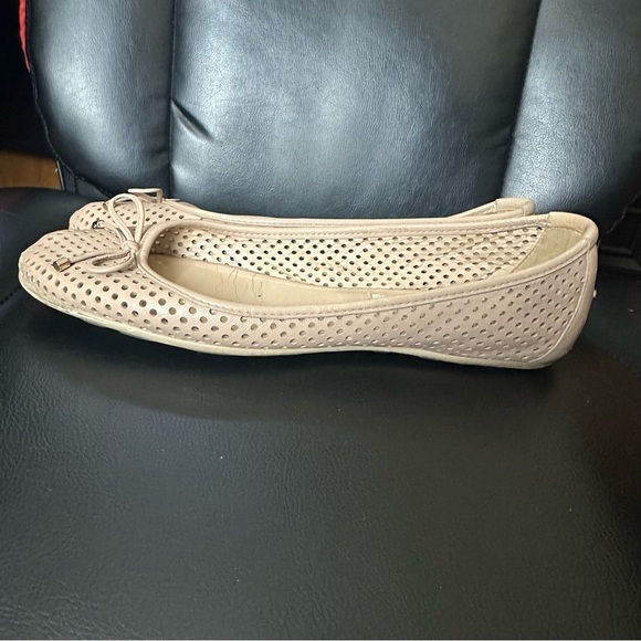 Jimmy Choo Perferated Neutral Flat Size 37 - Picture 4 of 8